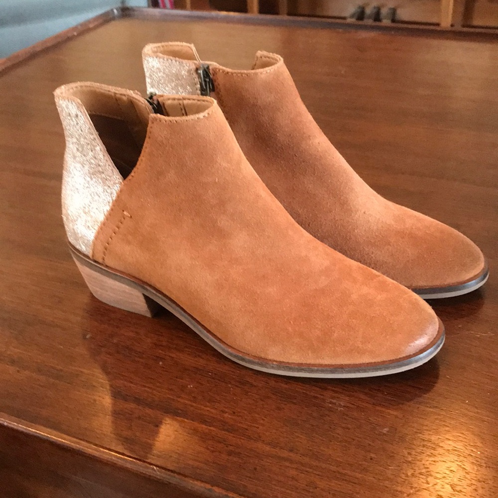 Frye and Co brown ankle booties, 6-1/2